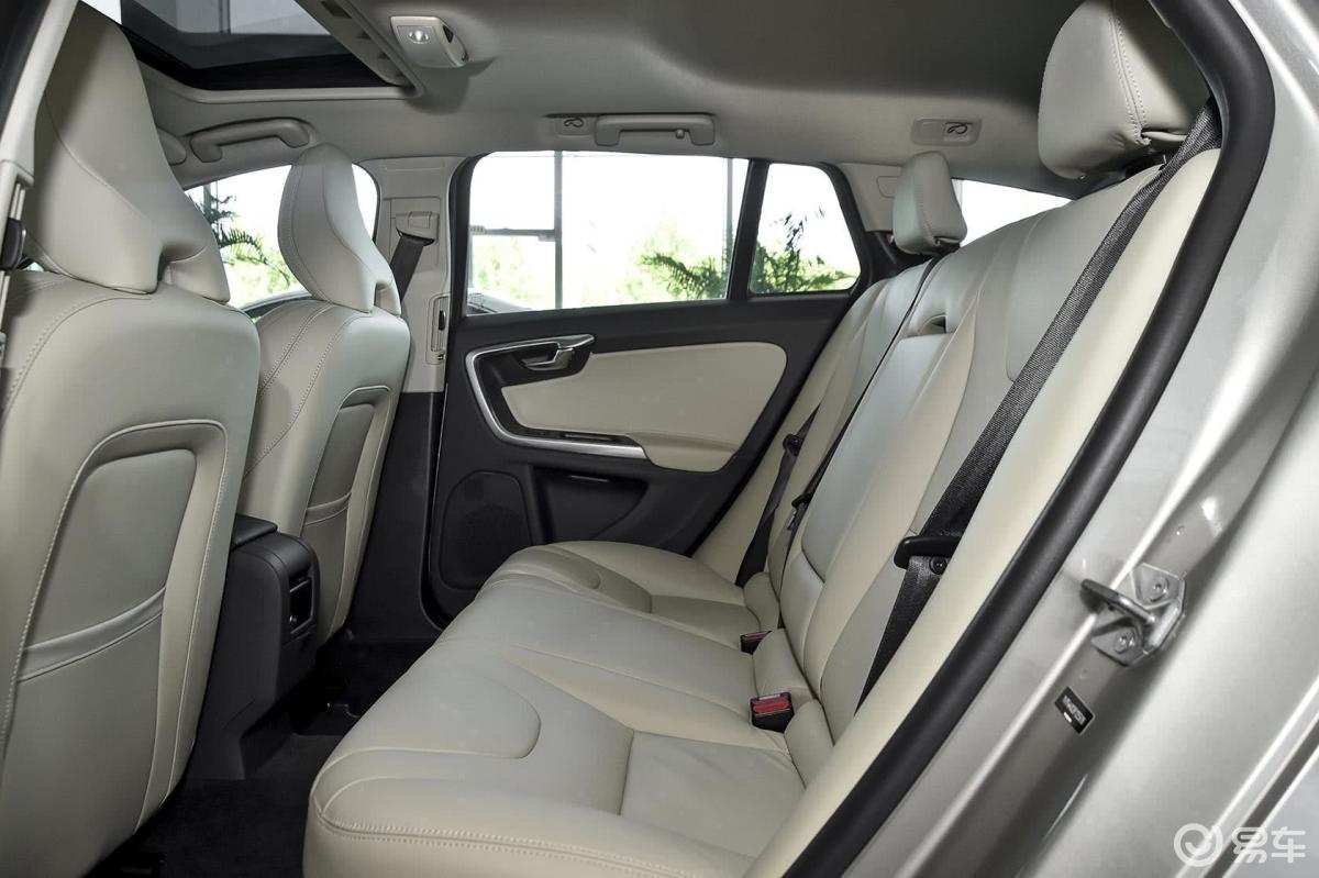 【沃尔沃v602015款t5 智雅版后排空间体验汽车图片-汽车图片大全】