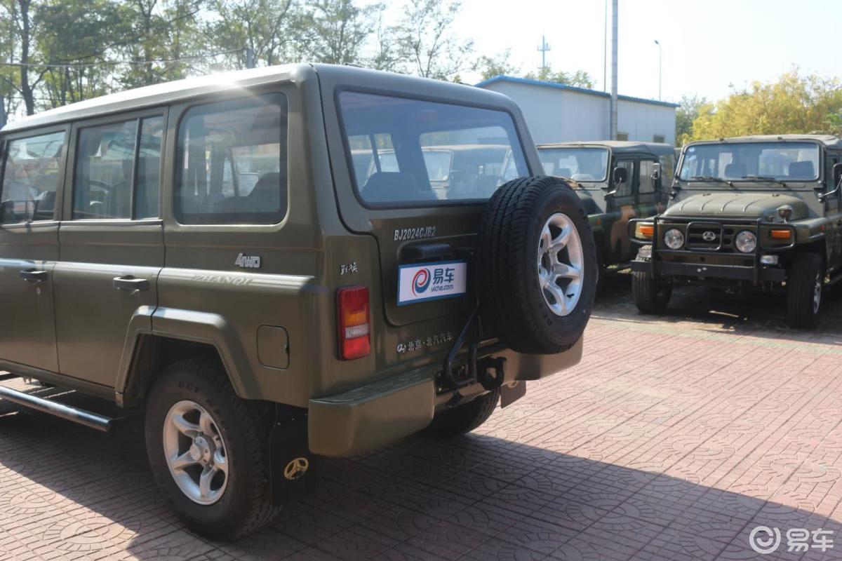 【战旗2015款bj2024cjb2 手动 四驱车尾局部汽车图片-汽车图片大全】