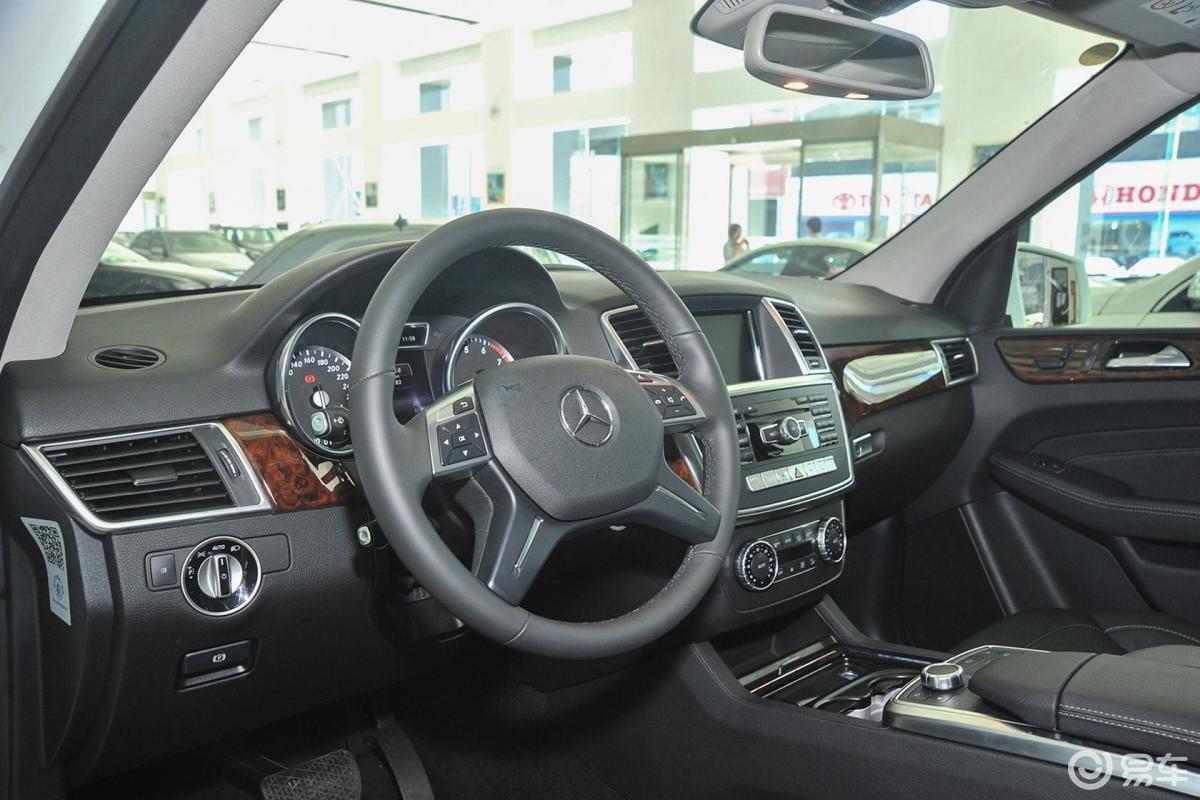 【奔驰m级2015款ml400 4matic 动感型内饰汽车图片-汽车图片大全】