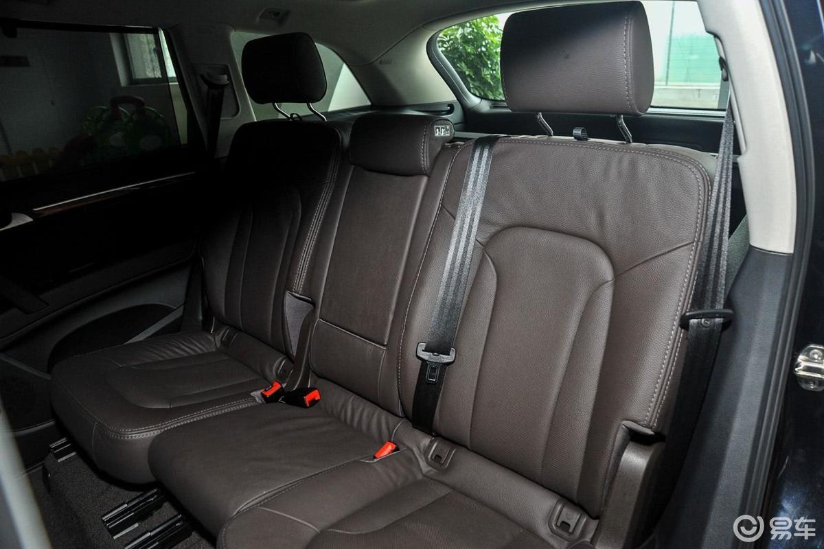 【奥迪q72015款35 tfsi quattro 进取型后排座椅汽车图片-汽车图片