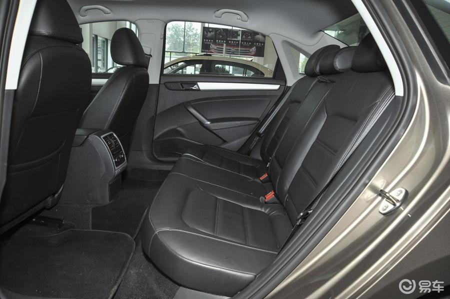 大众帕萨特 后排空间图