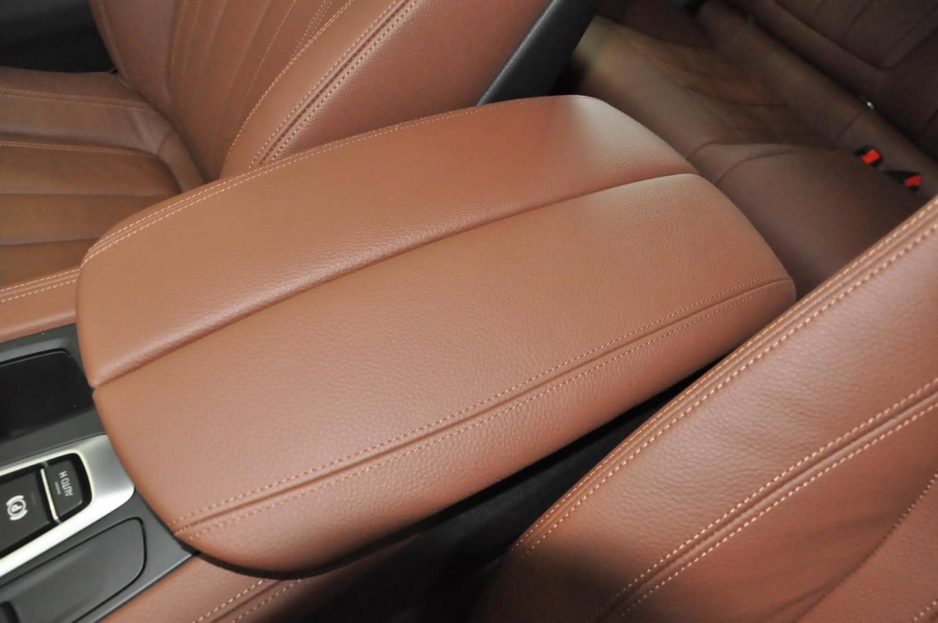 宝马x6xdrive28i前排中央扶手箱