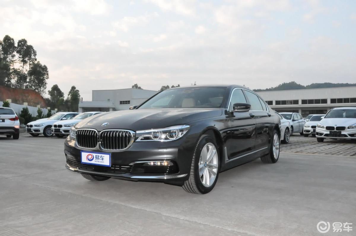 【宝马7系2016款750li xdrive 四座版侧前45度车头向左水平汽车图片