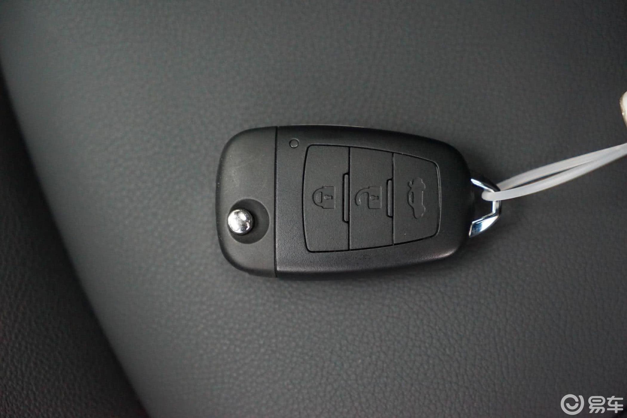 【奔腾x802016款2.0l 自动 豪华型钥匙汽车图片-汽车图片大全】-易车