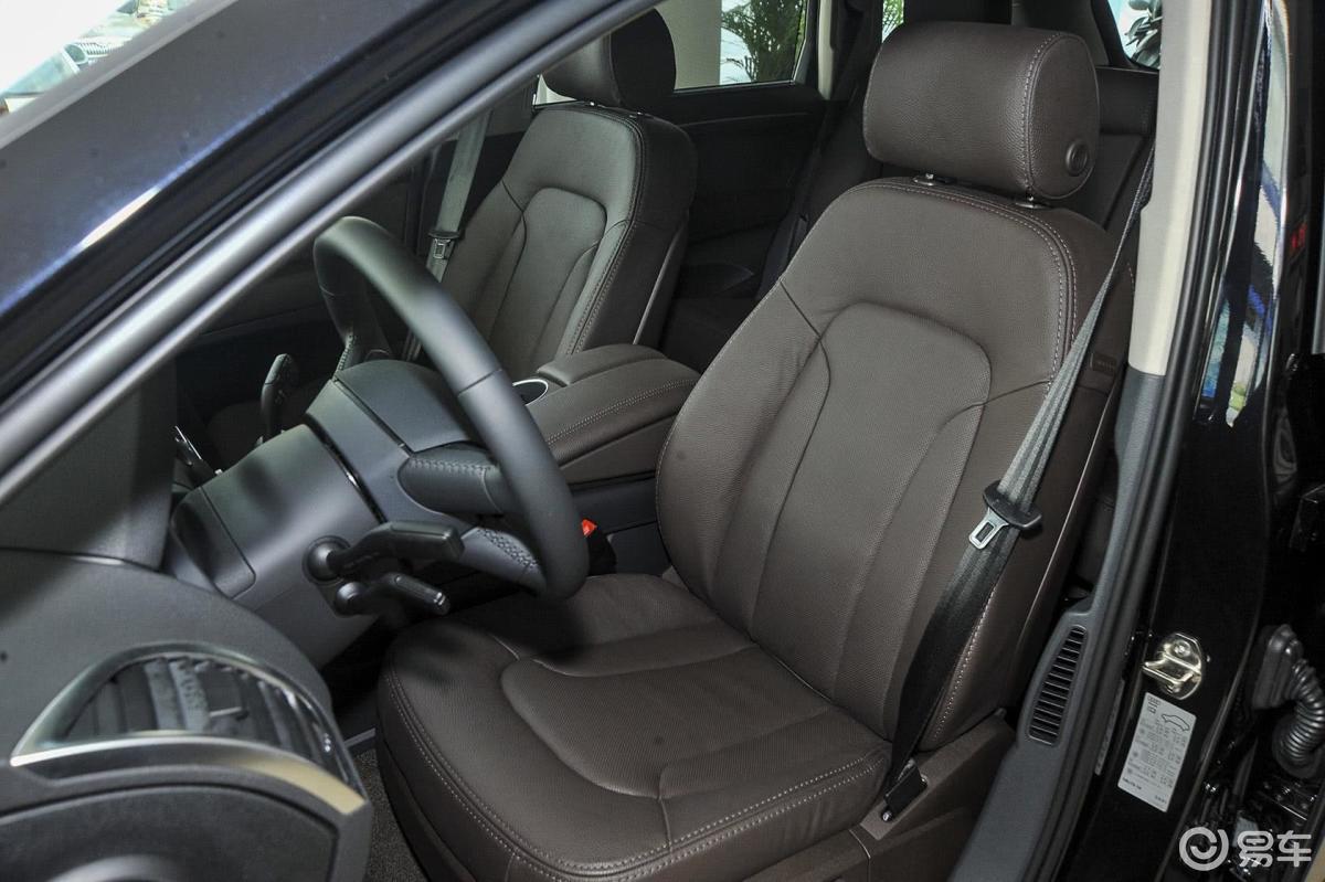 【奥迪q72014款35 tfsi quattro 进取型前排空间汽车图片-汽车图片