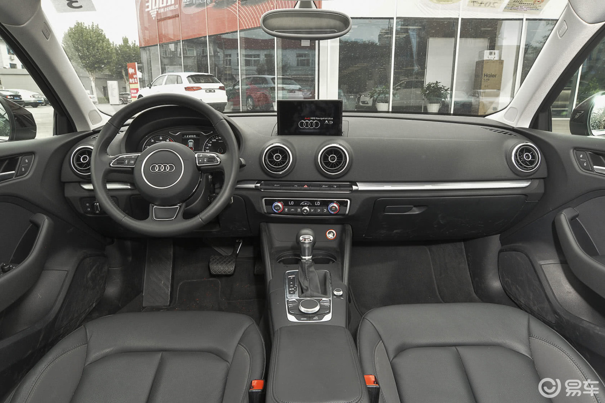 【奥迪a32015款sportback 40tfsi 双离合 舒适型内饰全景正拍汽车图片