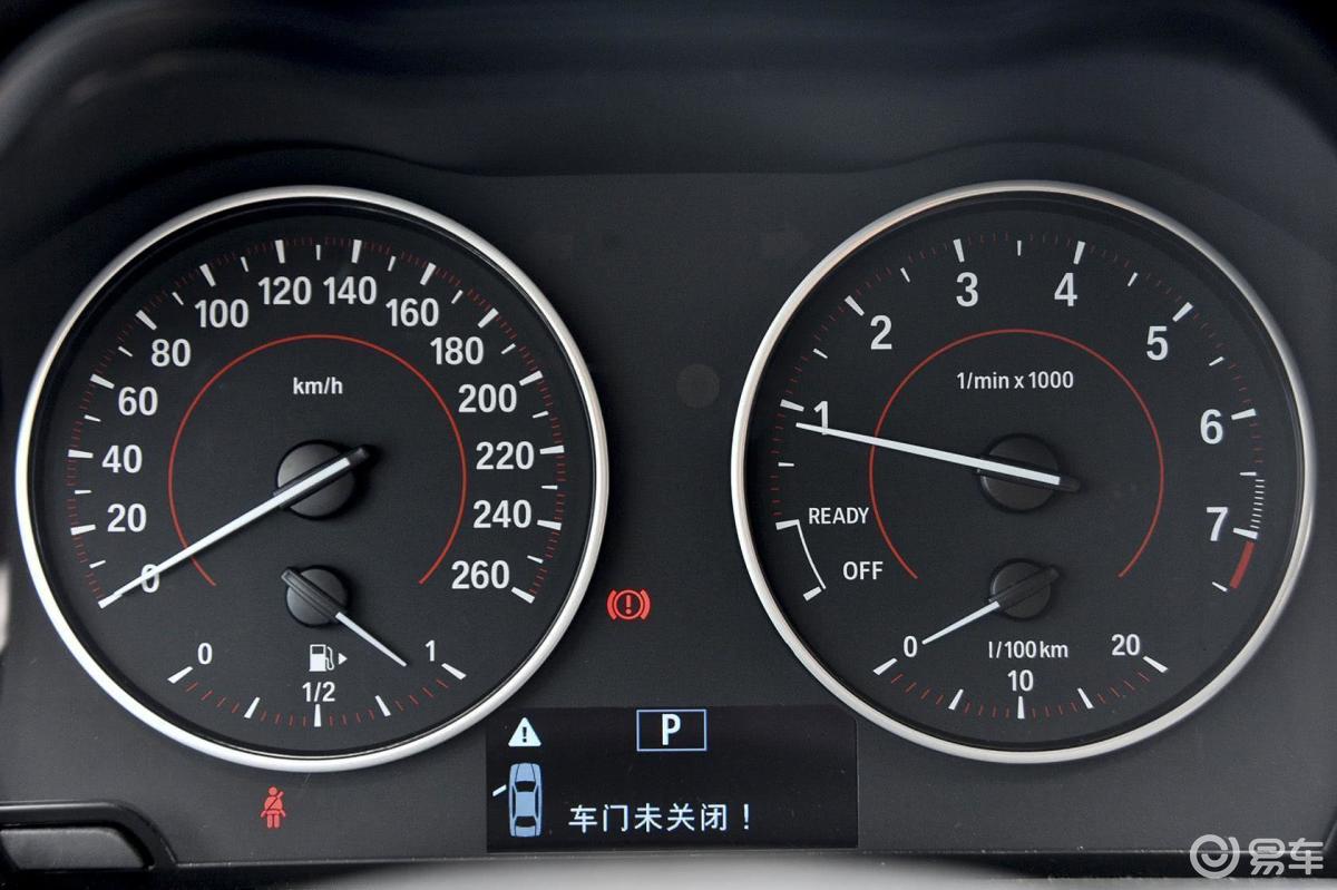【宝马1系(进口)2015款120i 运动设计套装仪表盘背光显示汽车图片