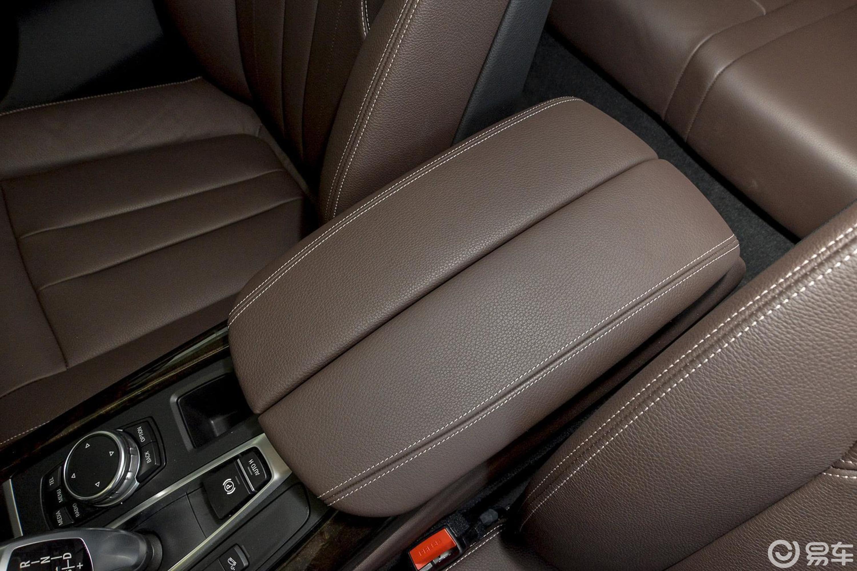 【宝马x52015款xdrive28i前排中央扶手箱汽车图片-汽车图片大全】