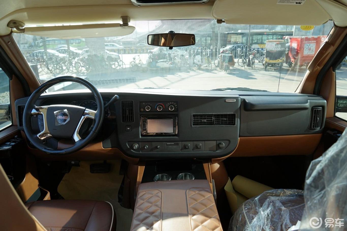 完整内饰(中间位置)