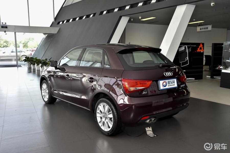 【奥迪a12014款sportback 30tfsi 时尚型侧前45度车头向左水平汽车