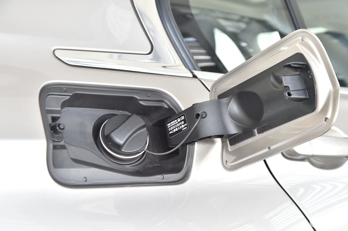 【宝马3系2015款320li 时尚型油箱盖汽车图片-汽车图片大全】-易车