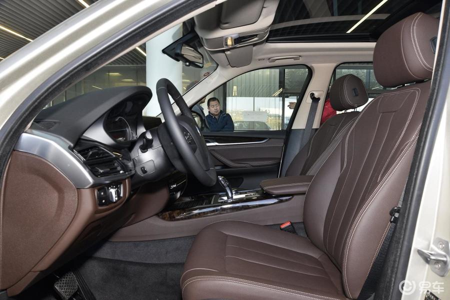 【宝马x52015款xdrive28i前排空间汽车图片-汽车图片大全】-易车网