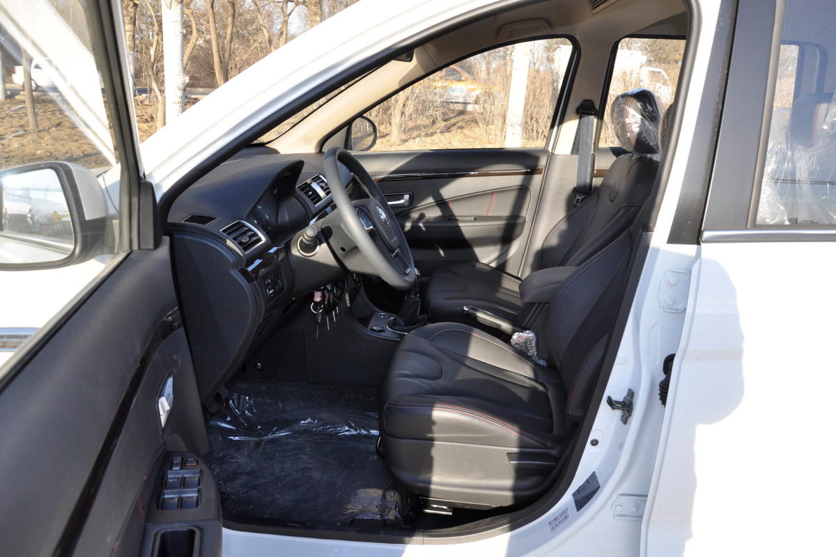 5l 手动 精英型居家版 5座】东风风光370_1.