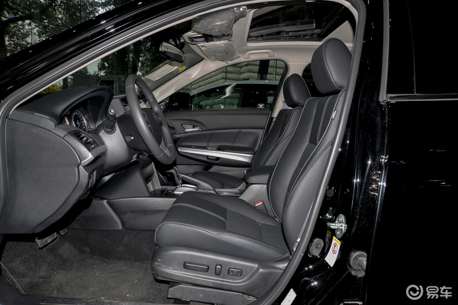 本田歌诗图 前排空间图