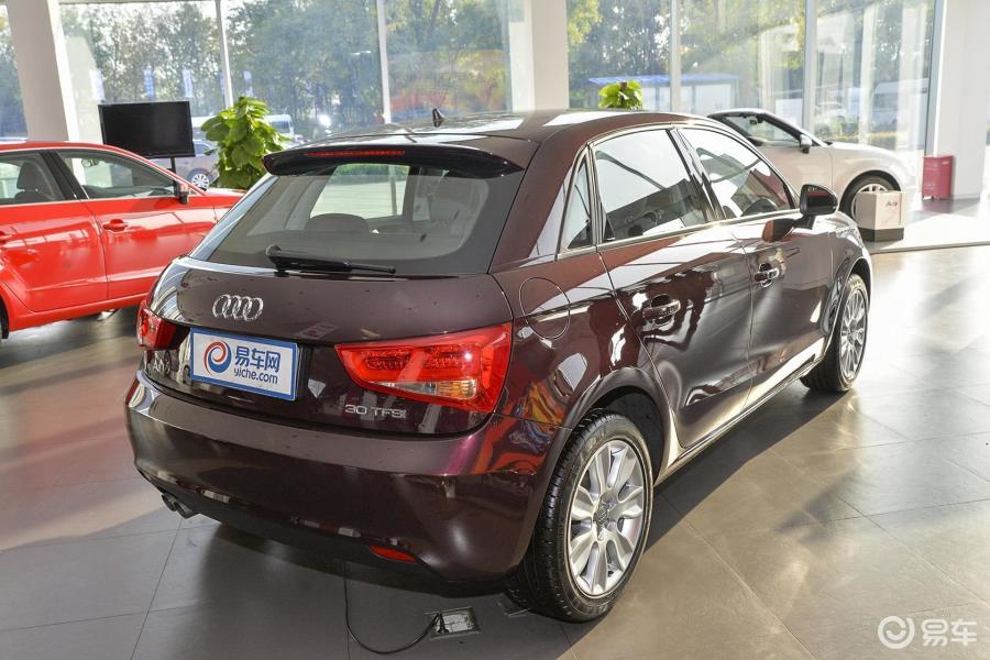 【奥迪a12014款sportback 30tfsi 时尚型侧后45度车头向右水平汽车