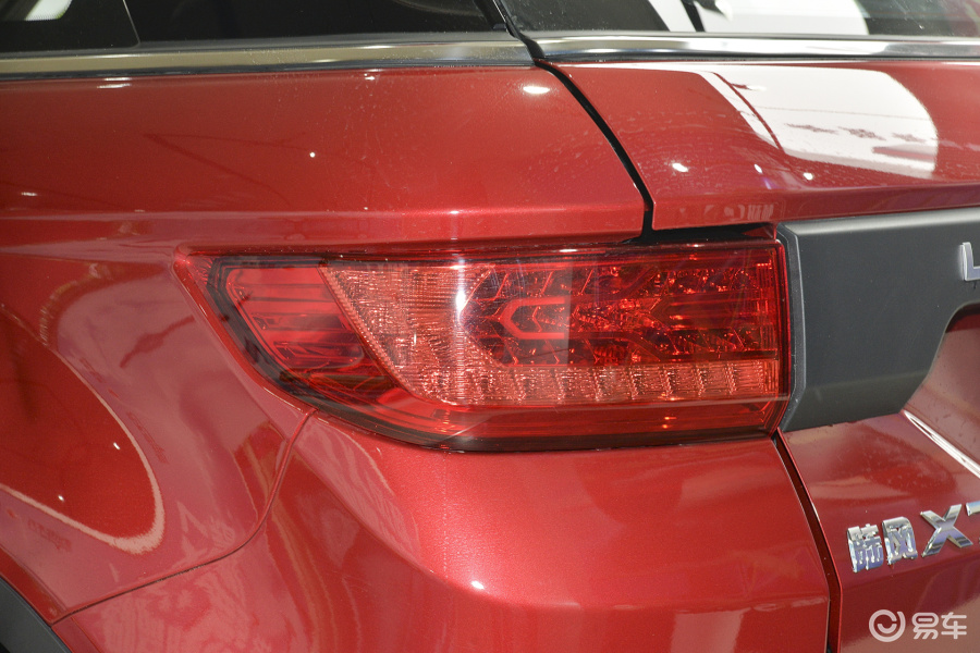 【陆风x72015款2.