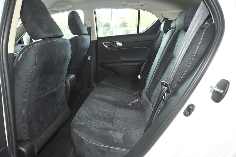 雷克萨斯ct 后排空间图