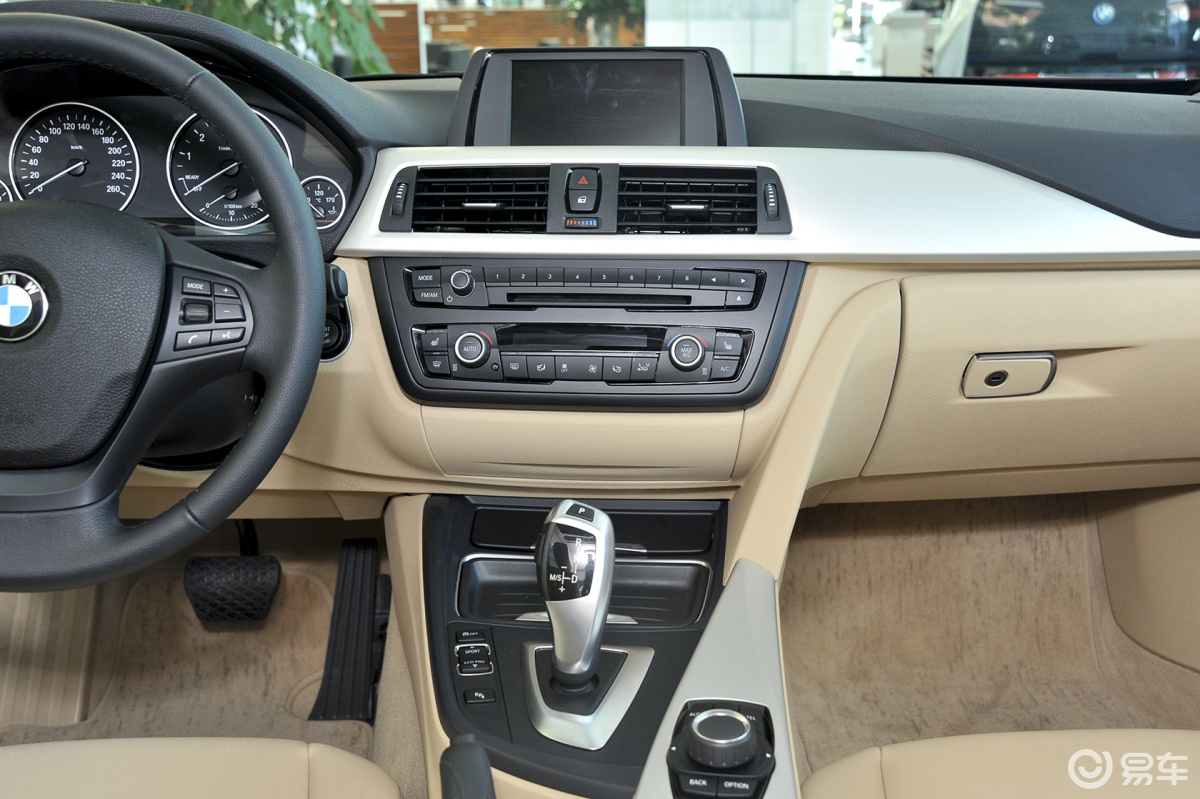【宝马3系2015款320i 时尚型中控台整体汽车图片-汽车图片大全】-易车