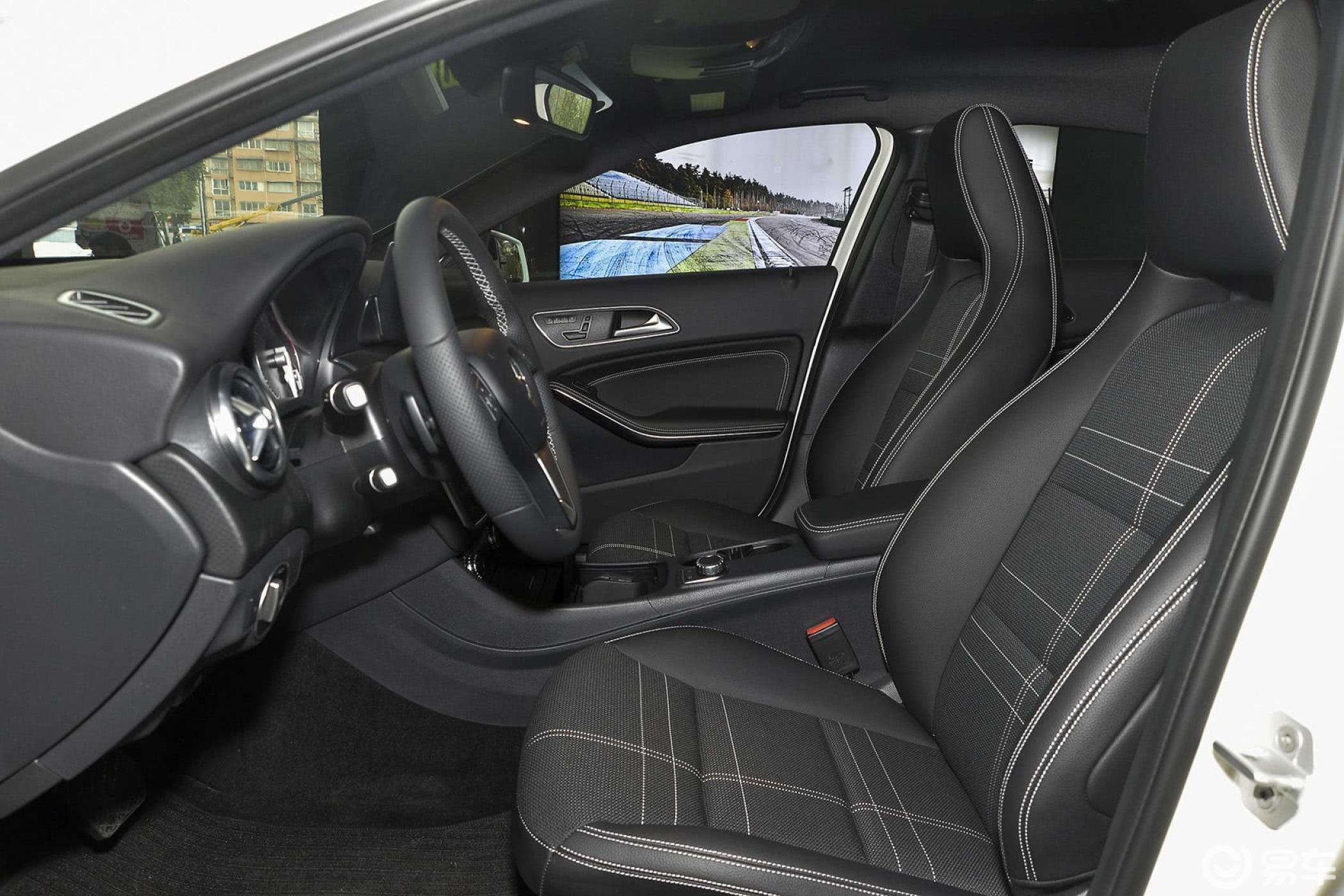 【奔驰a级(进口)2016款a 200 时尚型前排空间汽车图片-汽车图片大全】