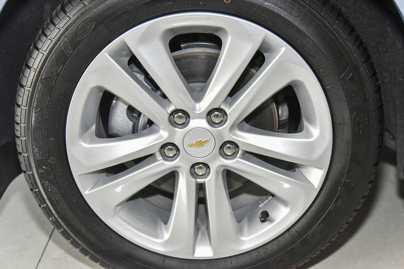 科鲁兹三厢 1.5l 自动豪华版轮圈