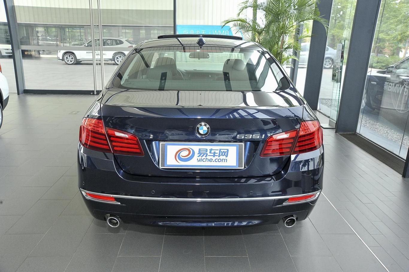 宝马5系(进口)535i 设计套装型正后水平