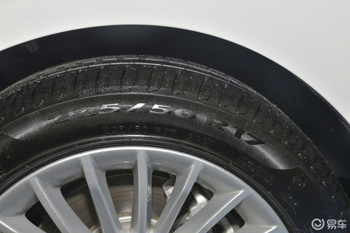 【宝马3系2015款320li 豪华设计套装 超悦版轮胎规格汽车图片-汽车