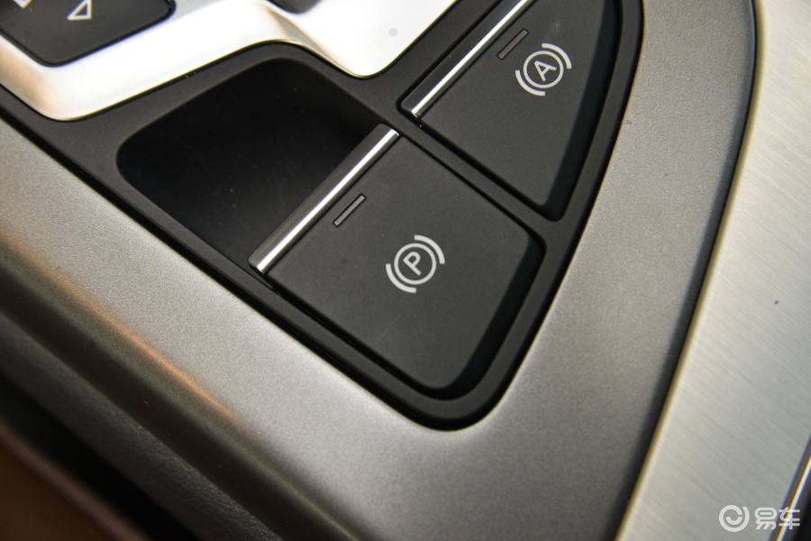 【奥迪q72016款40 tfsi s line 运动型驻车制动(手刹,电子,脚刹)汽车