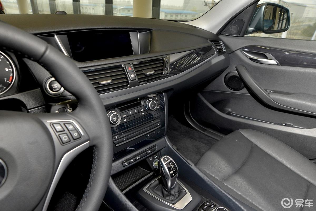 【宝马x12015款sdrive18i 领先晋级版中控台驾驶员方向汽车图片-汽车