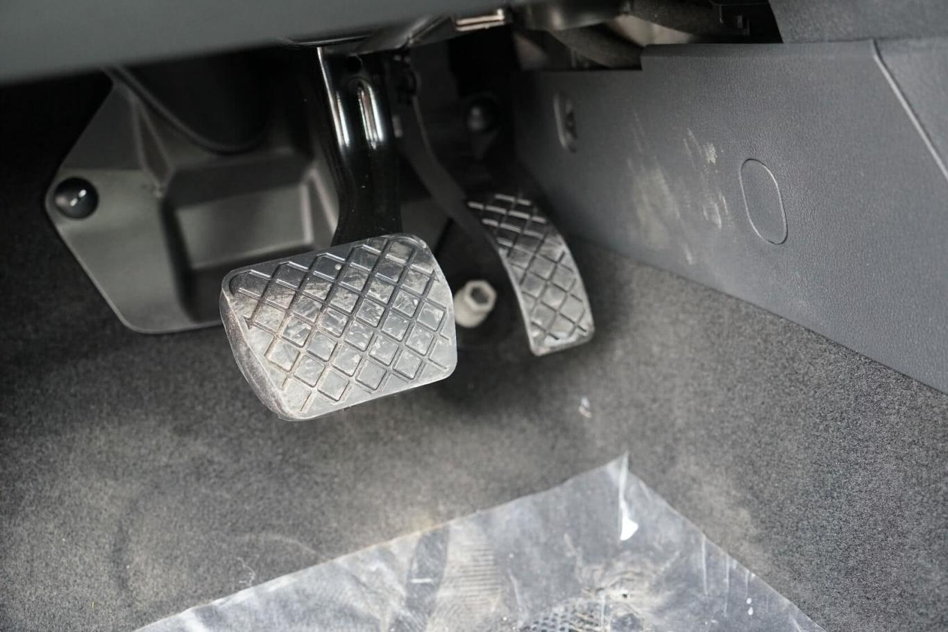 宝来230tsi 双离合舒适型脚踏板