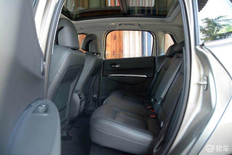标致3008 后排空间图