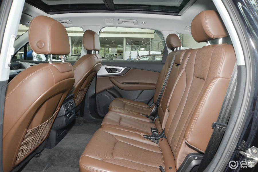 【奥迪q72016款40 tfsi s line 运动型后排空间汽车图片-汽车图片大全