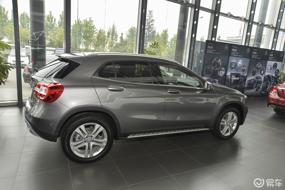 【奔驰gla2015款200 动感型正侧车头向右水平汽车图片-汽车图片大全】