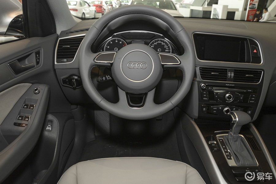 【奥迪q52016款40tfsi 进取型内饰汽车图片-汽车图片大全】-易车网