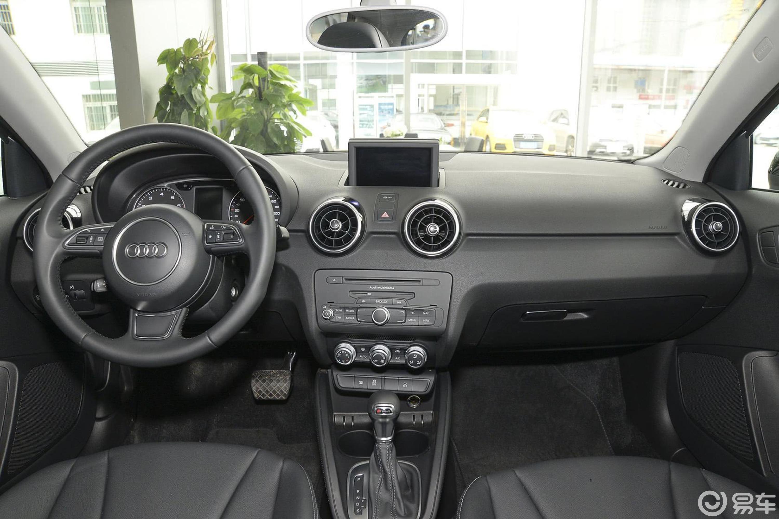 【奥迪a12014款sportback 30tfsi 舒适型内饰全景正拍汽车图片-汽车