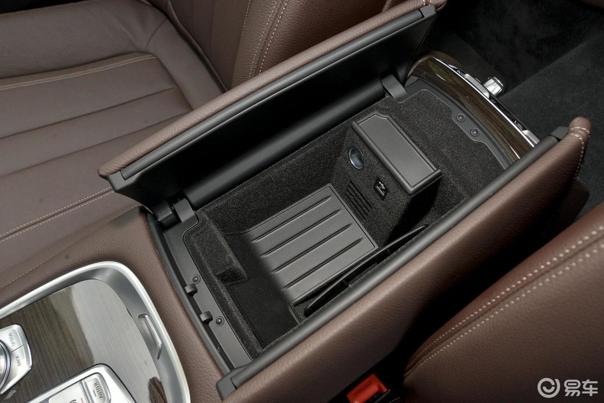 【宝马7系2016款730li 领先型前排中央扶手箱空间汽车图片-汽车图片