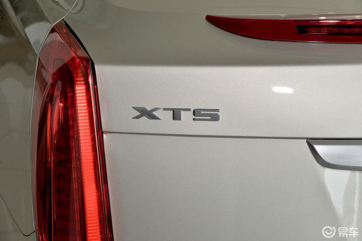 【凯迪拉克xts2015款28t 舒适型尾标汽车图片-汽车图片大全】-易车