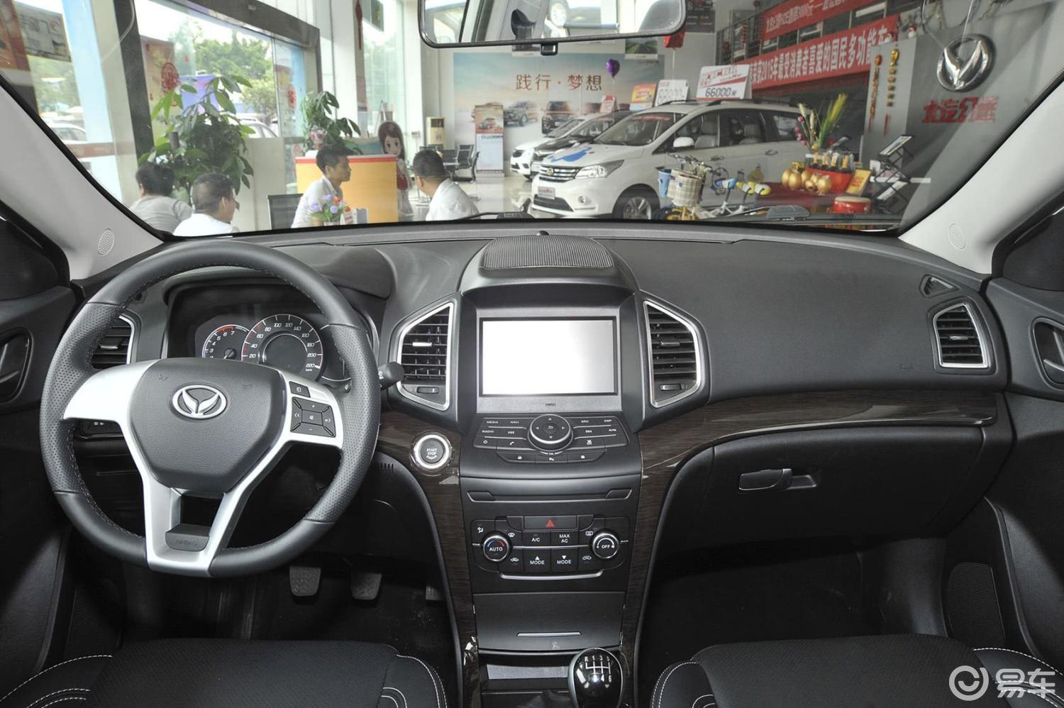 5t 手动 领先型内饰全景正拍汽车图片-汽车图片大全】-易车