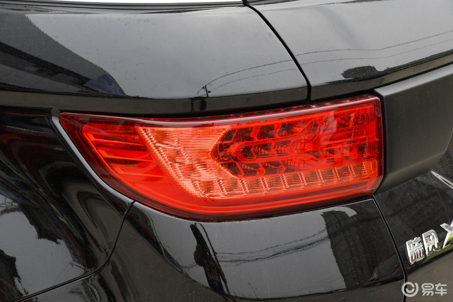 【陆风x72015款2.