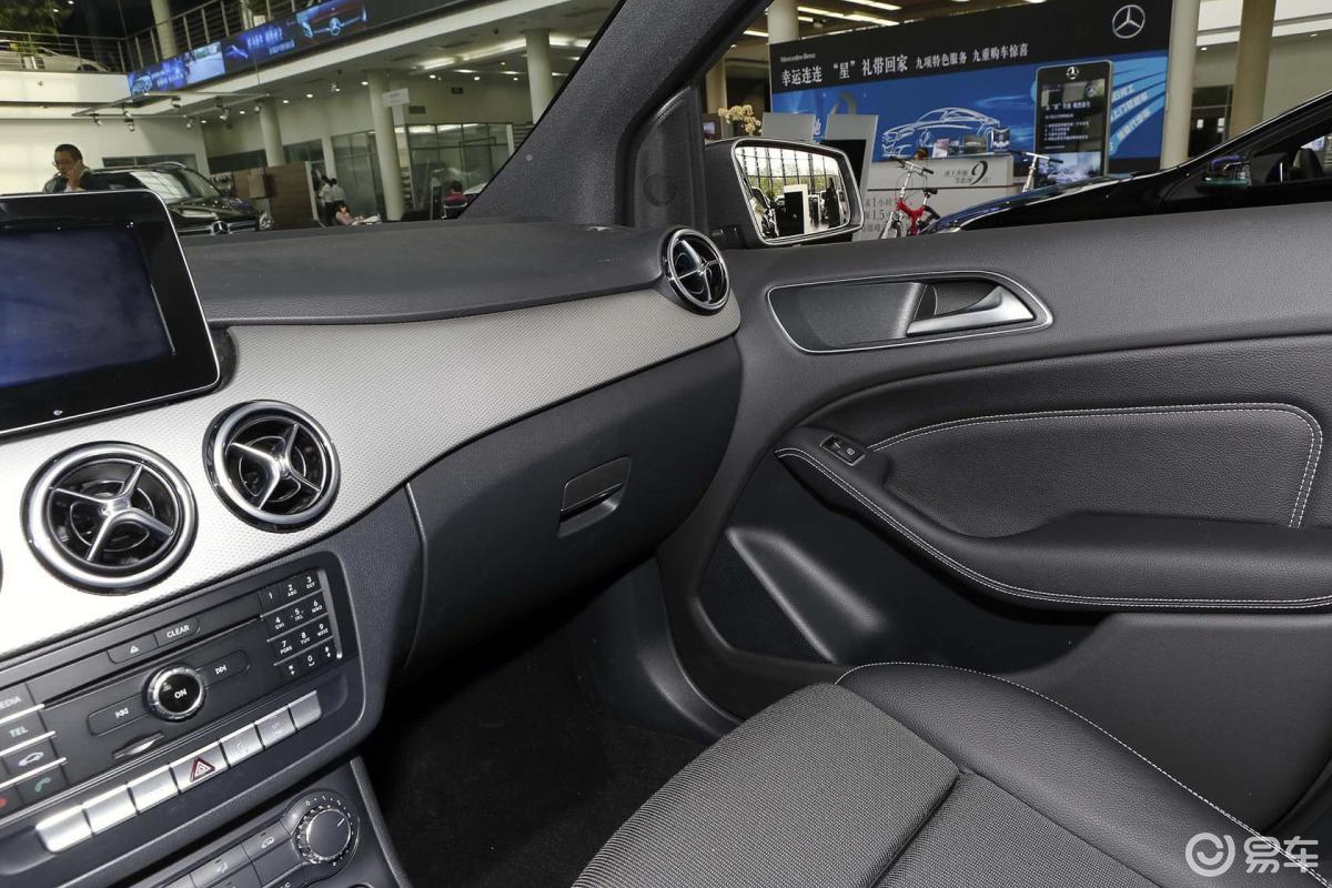 【奔驰b级2015款b 200 动感版中控台驾驶员方向汽车图片-汽车图片大全