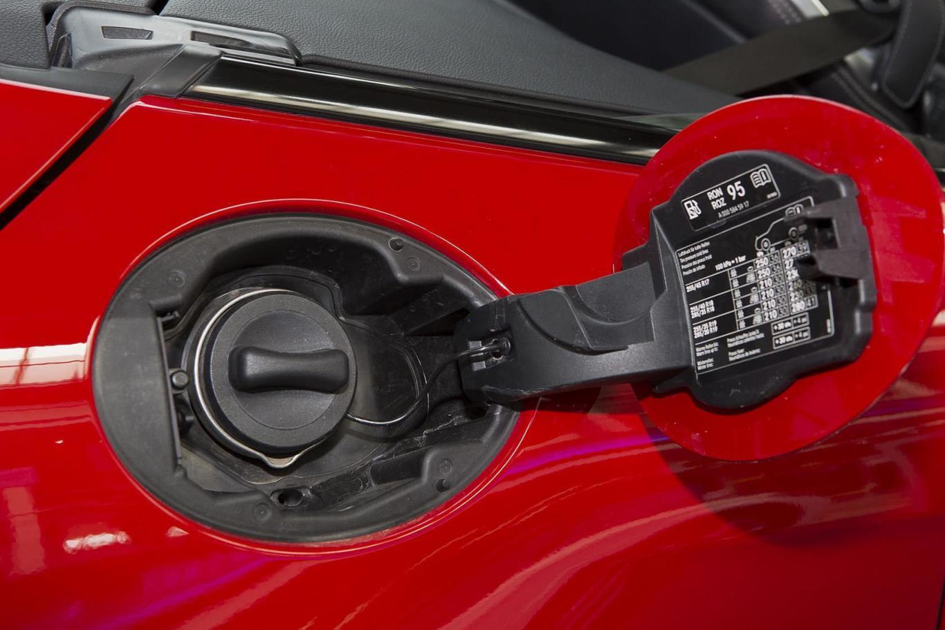 奔驰sl级350 时尚型油箱盖