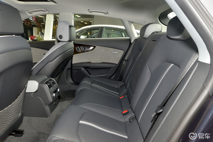 【奥迪a7(进口)2016款50 tfsi quattro 舒适型后排空间汽车图片-汽车