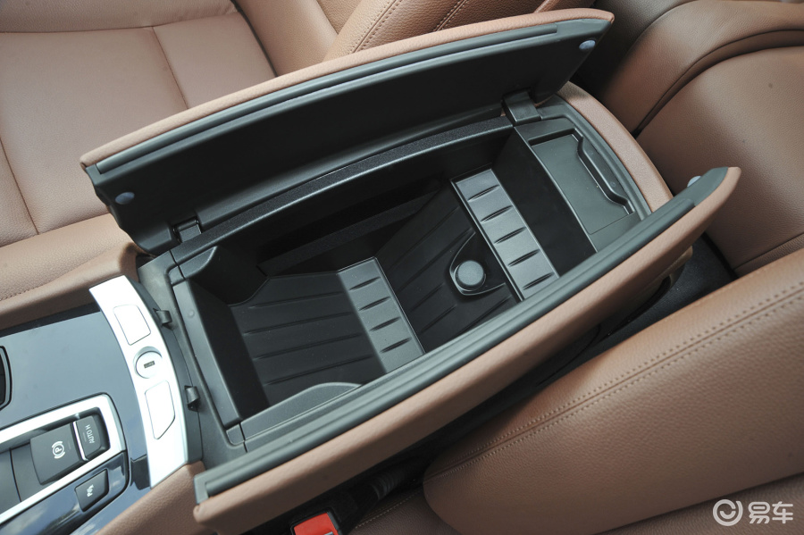 【宝马5系gt(进口)2015款535i 领先型前排中央扶手箱空间汽车图片