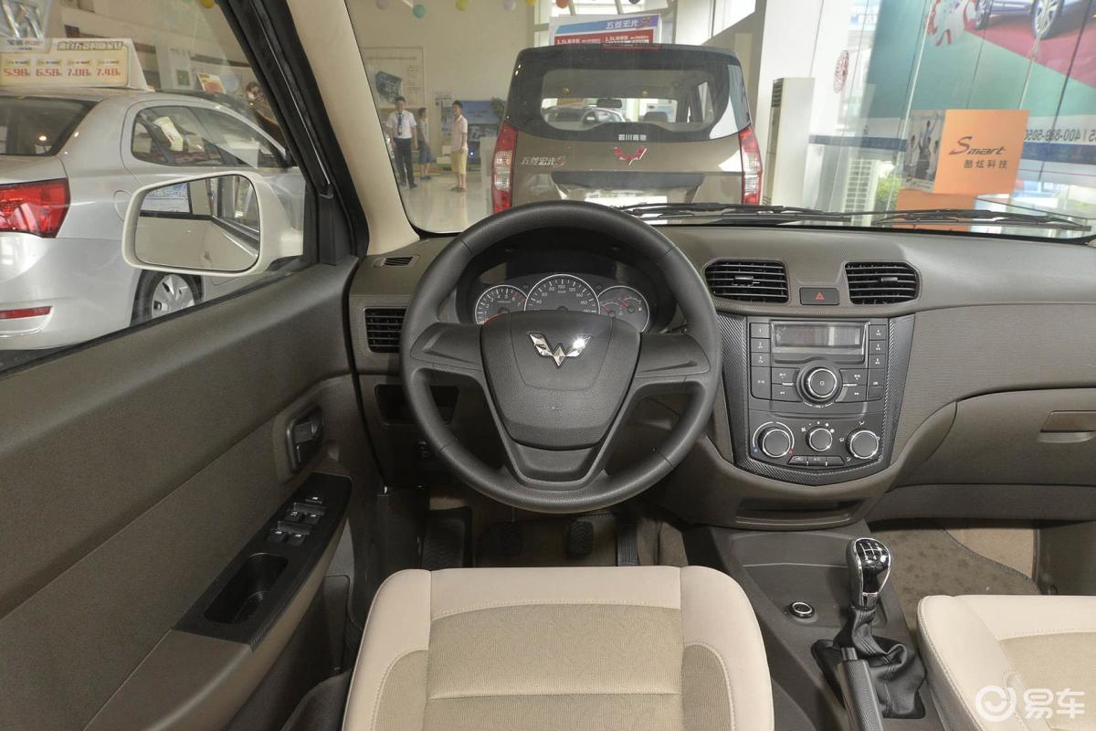 五菱宏光s  2014款  2021款  2020款  2019款  2018款  2016款  2155