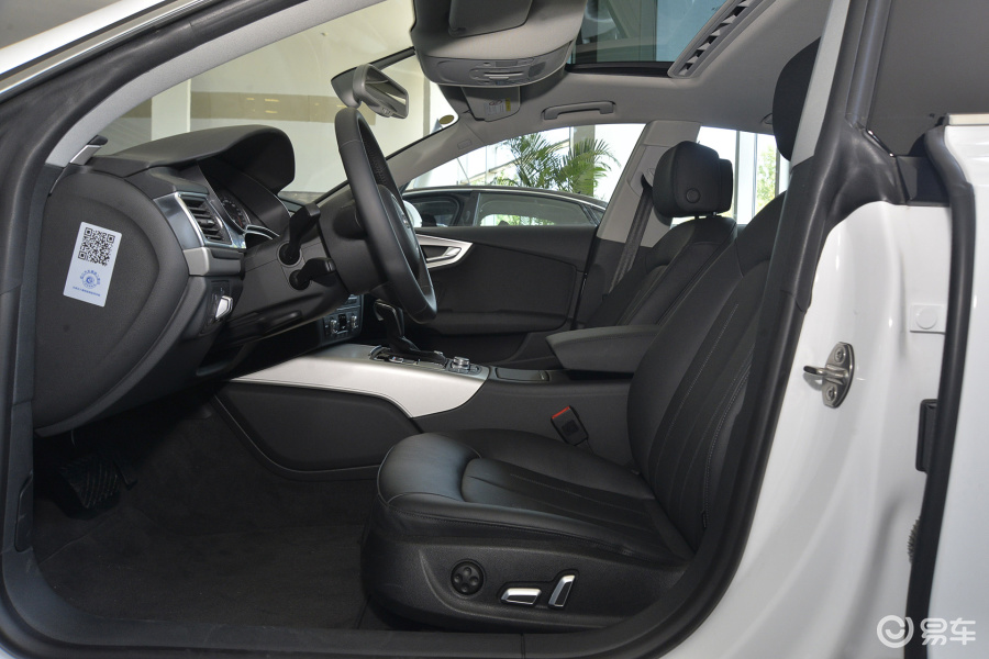 【奥迪a7(进口)2016款40 tfsi 进取型前排空间汽车图片-汽车图片大全