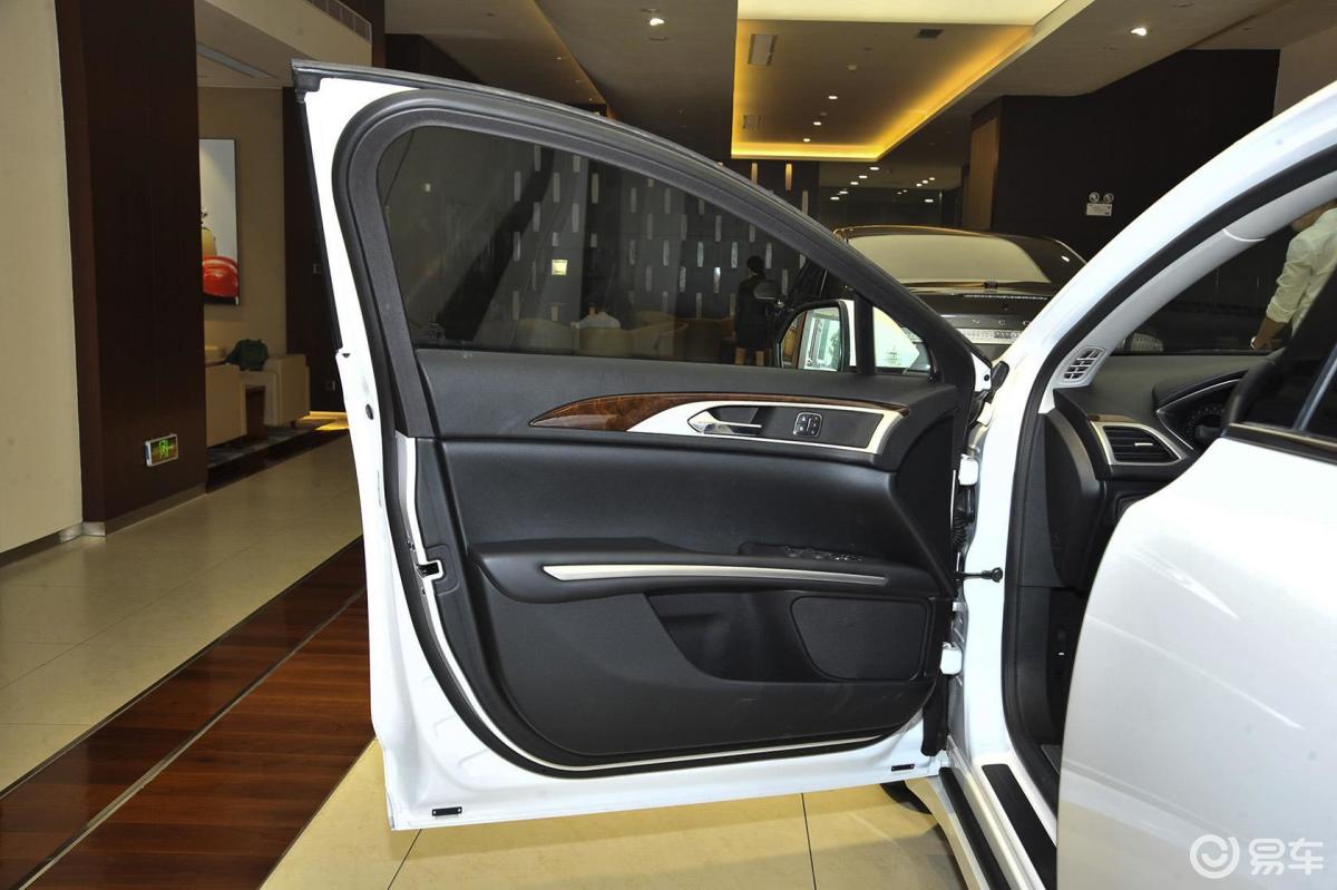 0t 尊雅版驾驶员侧车门内门板汽车图片-汽车图片大全】-易车