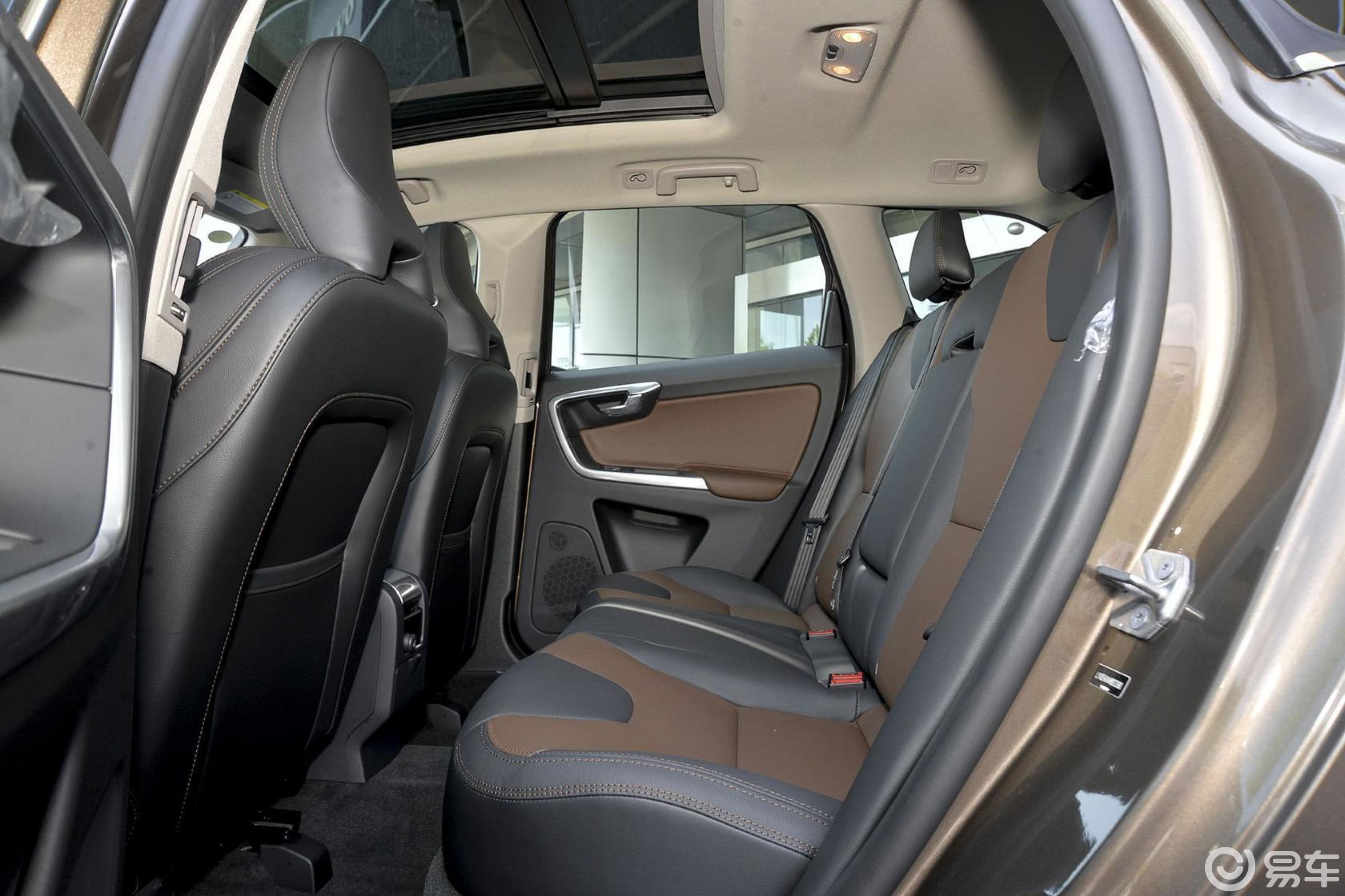 【沃尔沃xc602017款t5 awd 智驭版后排空间体验汽车图片-汽车图片大全