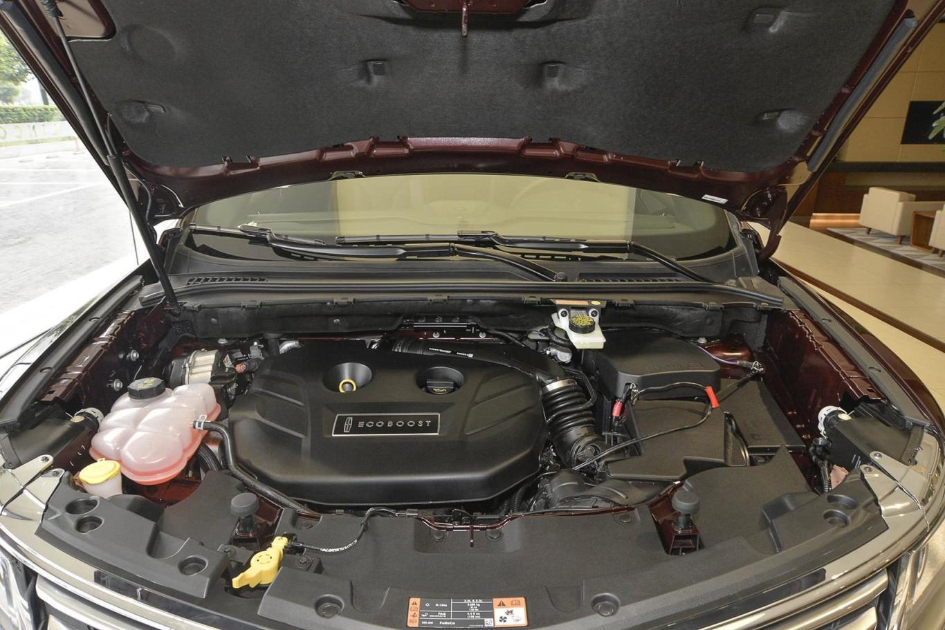 林肯mkc2.0t 两驱 尊享版发动机