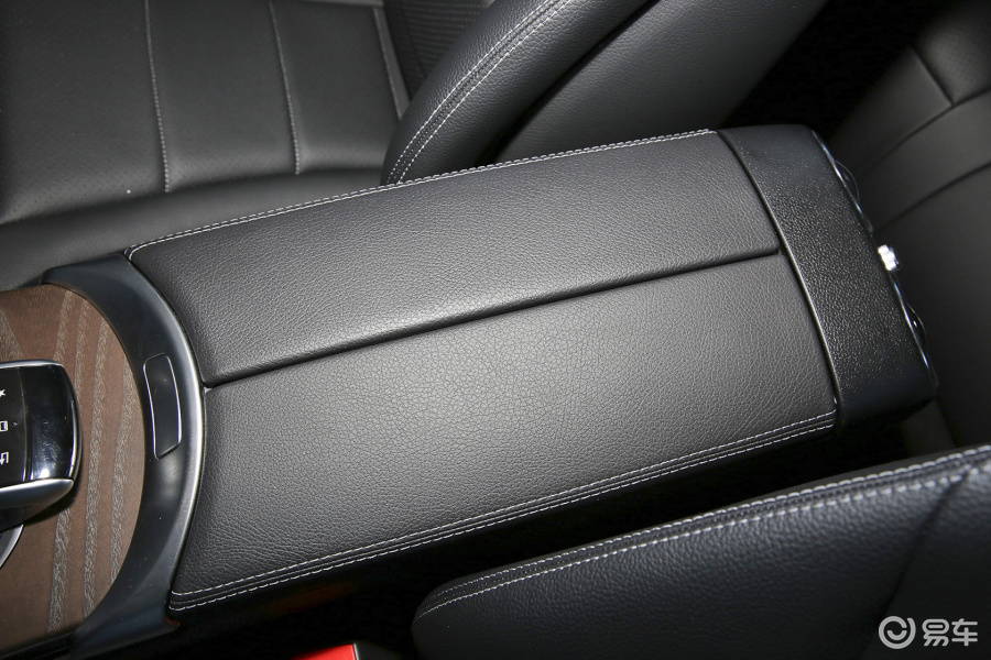 【奔驰glc级2016款glc300 动感型前排中央扶手箱汽车图片-汽车图片