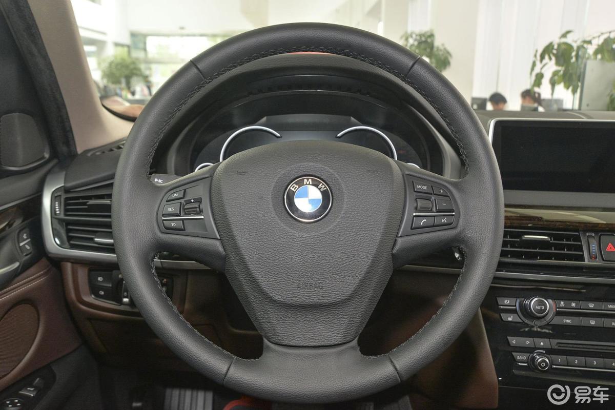 【宝马x52015款xdrive28i方向盘汽车图片-汽车图片大全】-易车