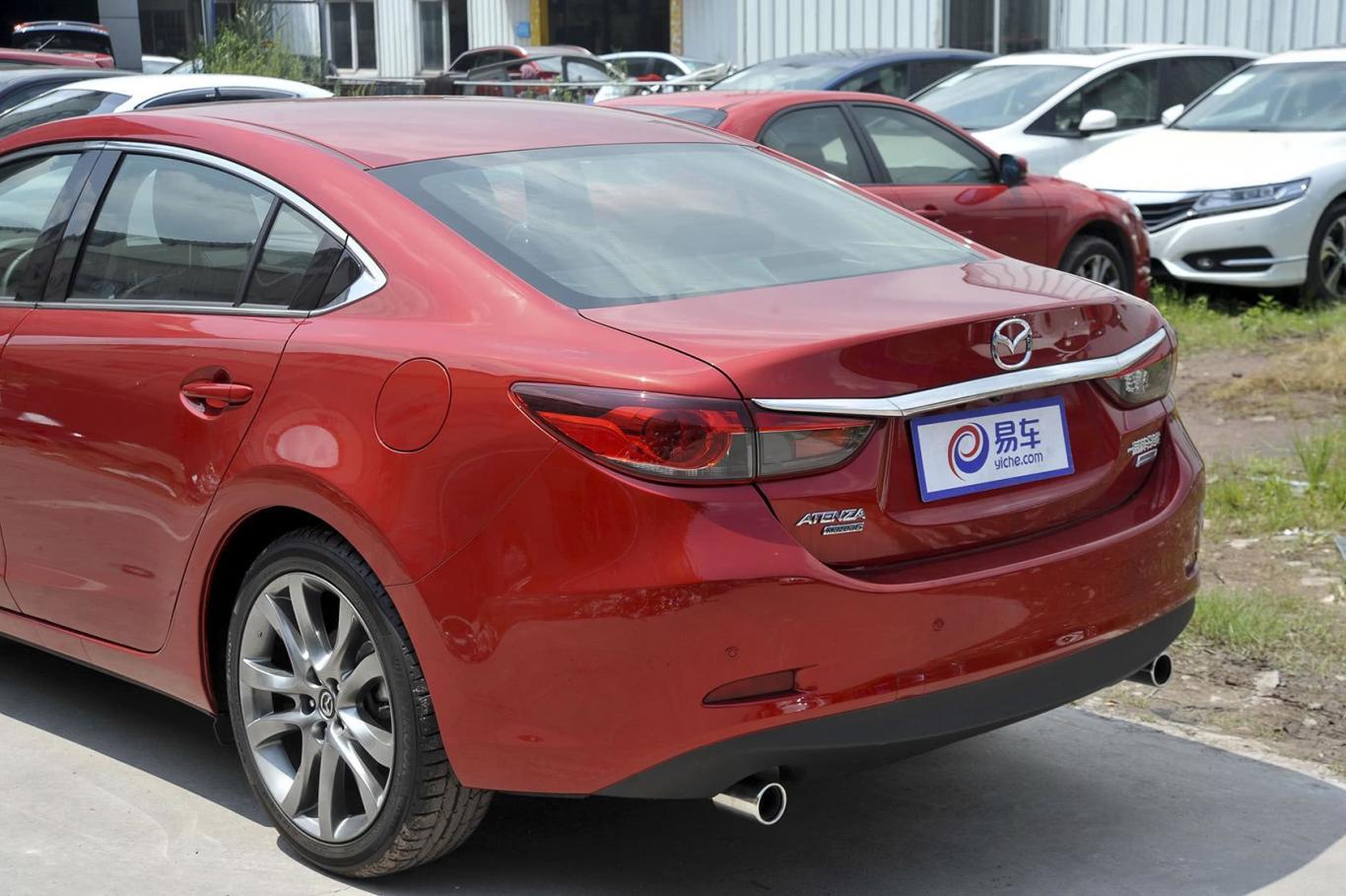 阿特兹2.5l 蓝天至尊版车尾局部